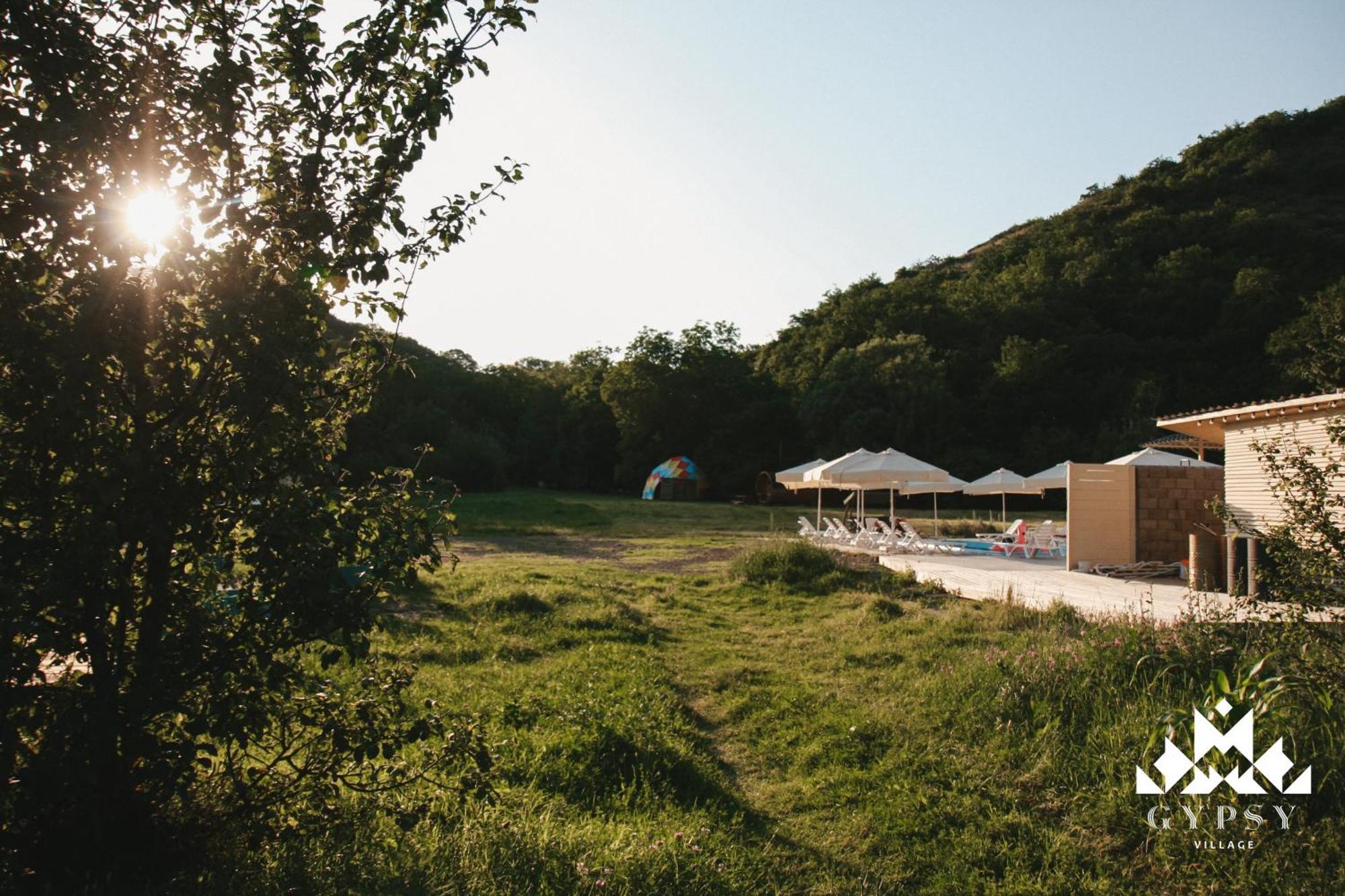 Gipsy Village Park Hotel Asureti Экстерьер фото