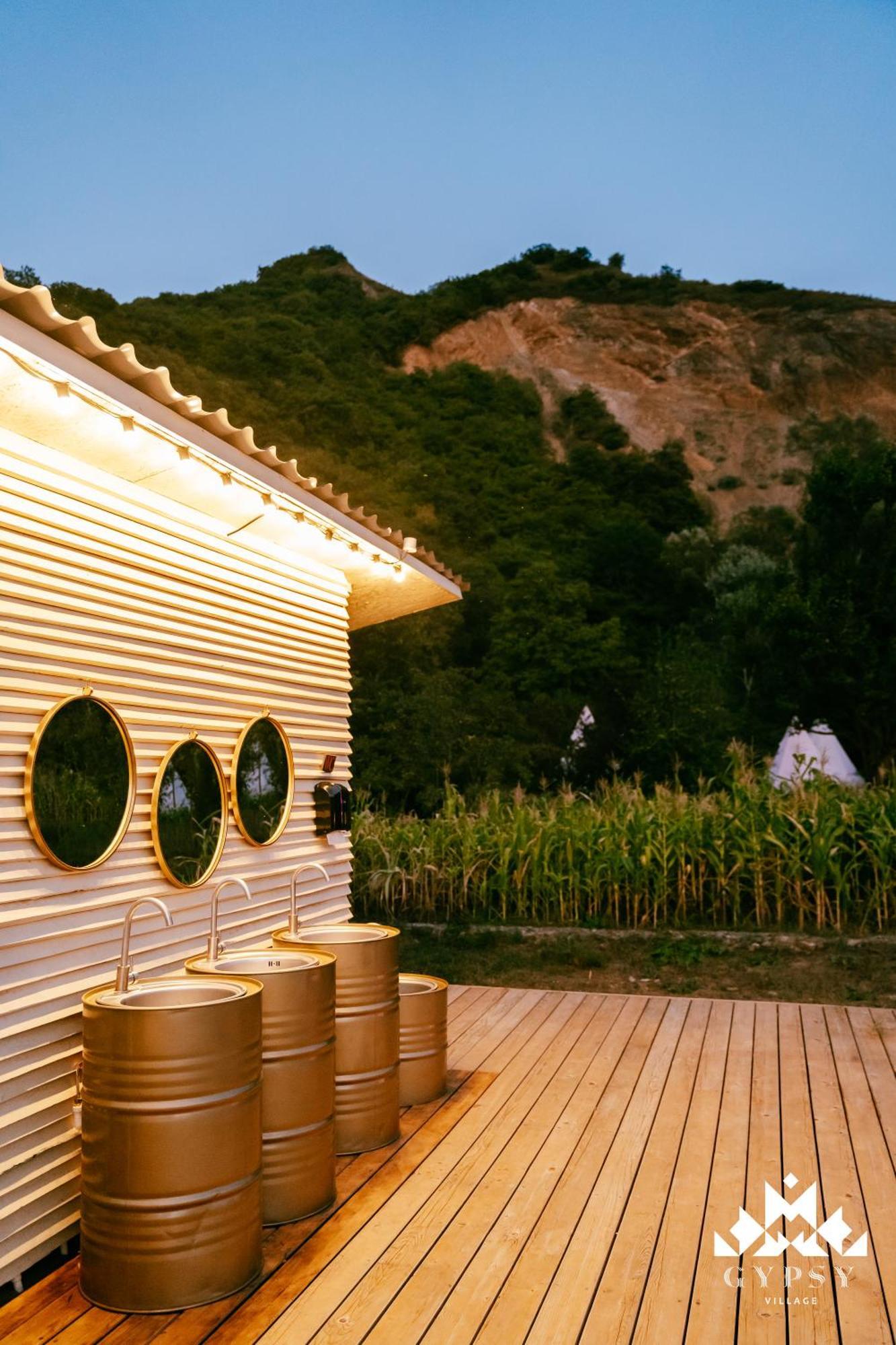 Gipsy Village Park Hotel Asureti Экстерьер фото